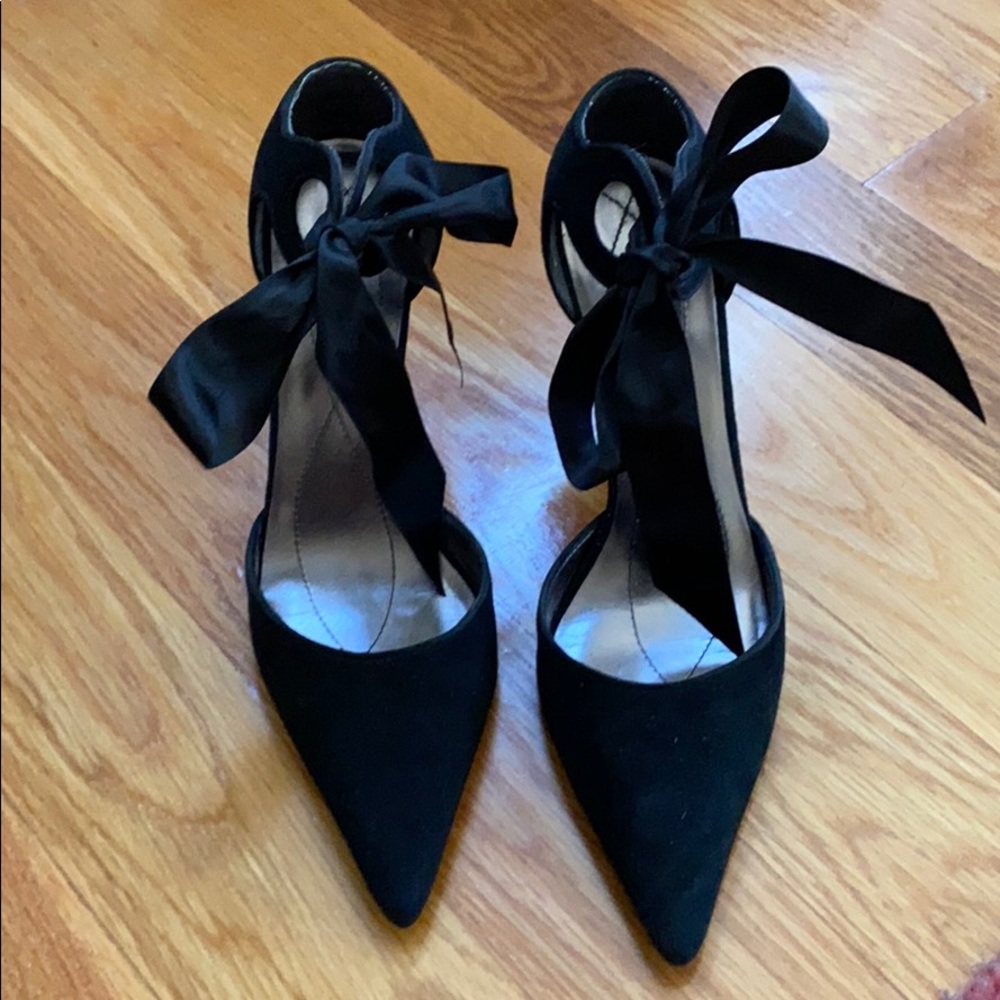 Max studio black suede heels